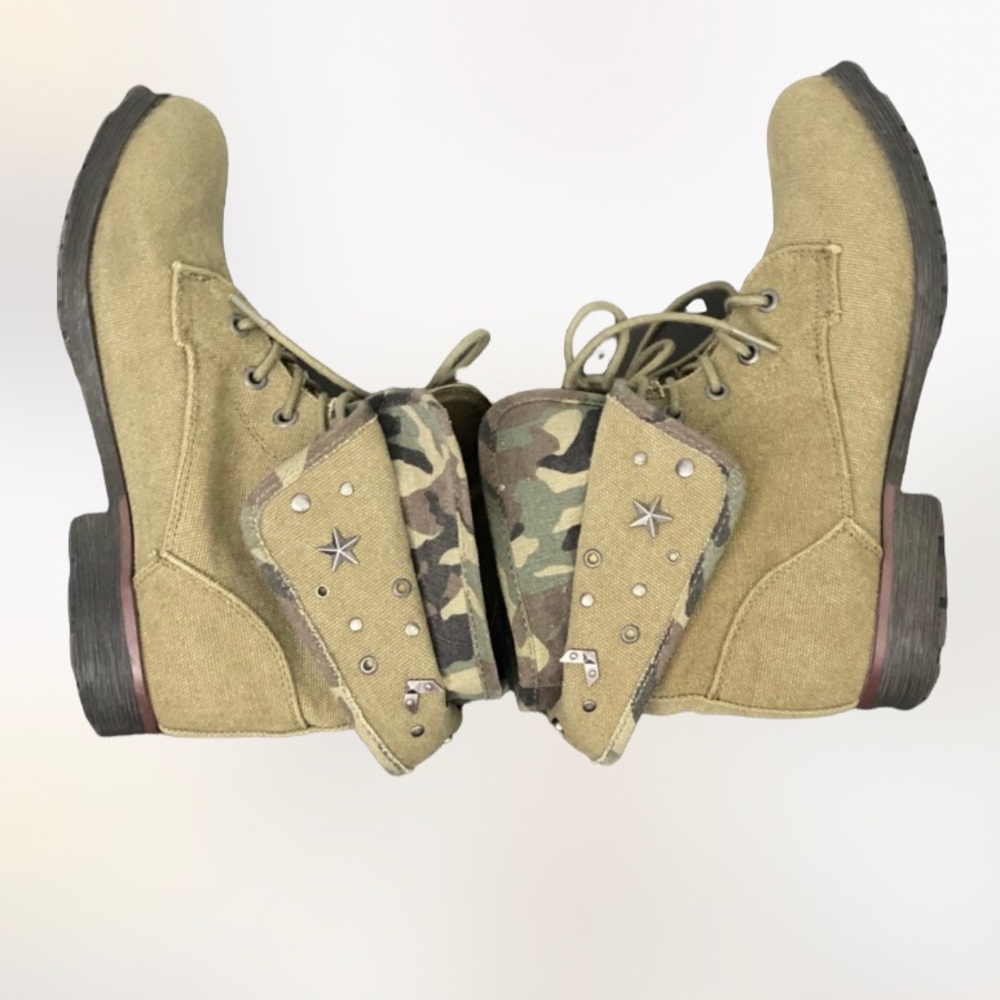 Rock & Candy Spraypaint Camo Combat Boots Size 8.5 Lace-Up